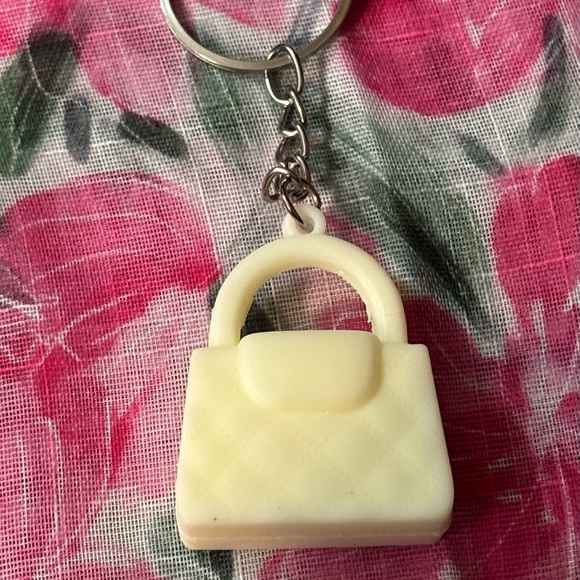Chic Cream Key Holder - Picture 2 of 3